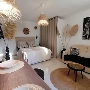 Appartement Superbe Studio Ethnique, Hyères
